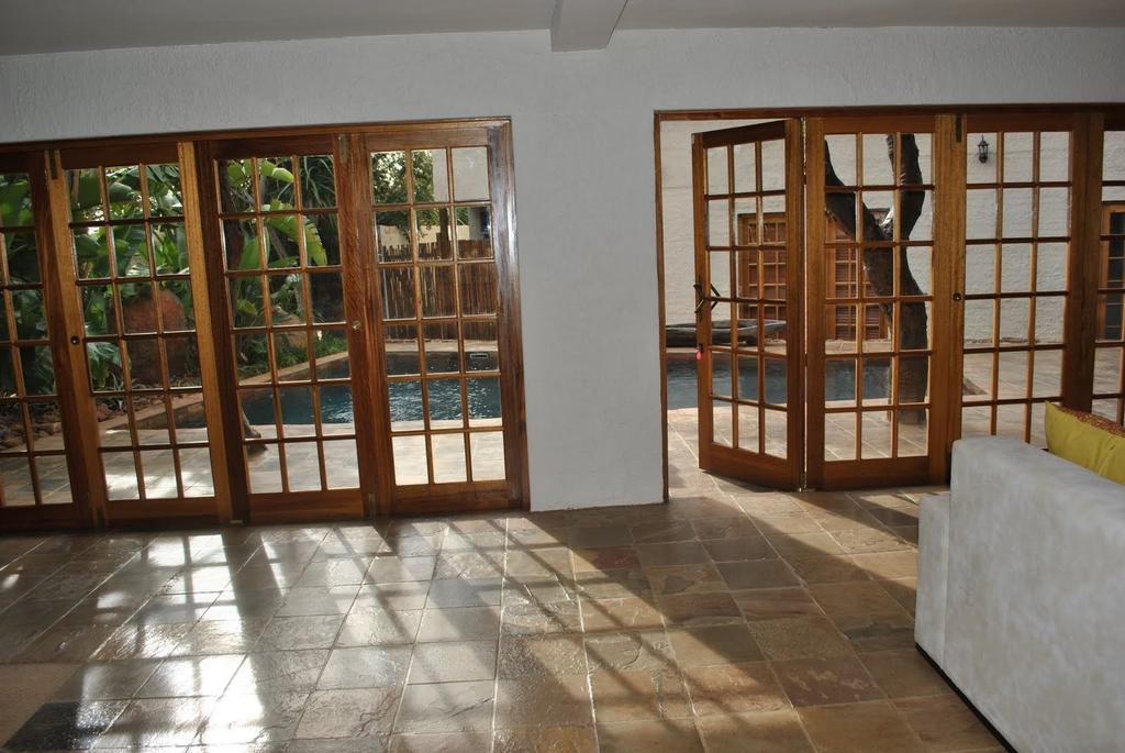 לינה וארוחת בוקר גאבורון Mokolodi House מראה חיצוני תמונה